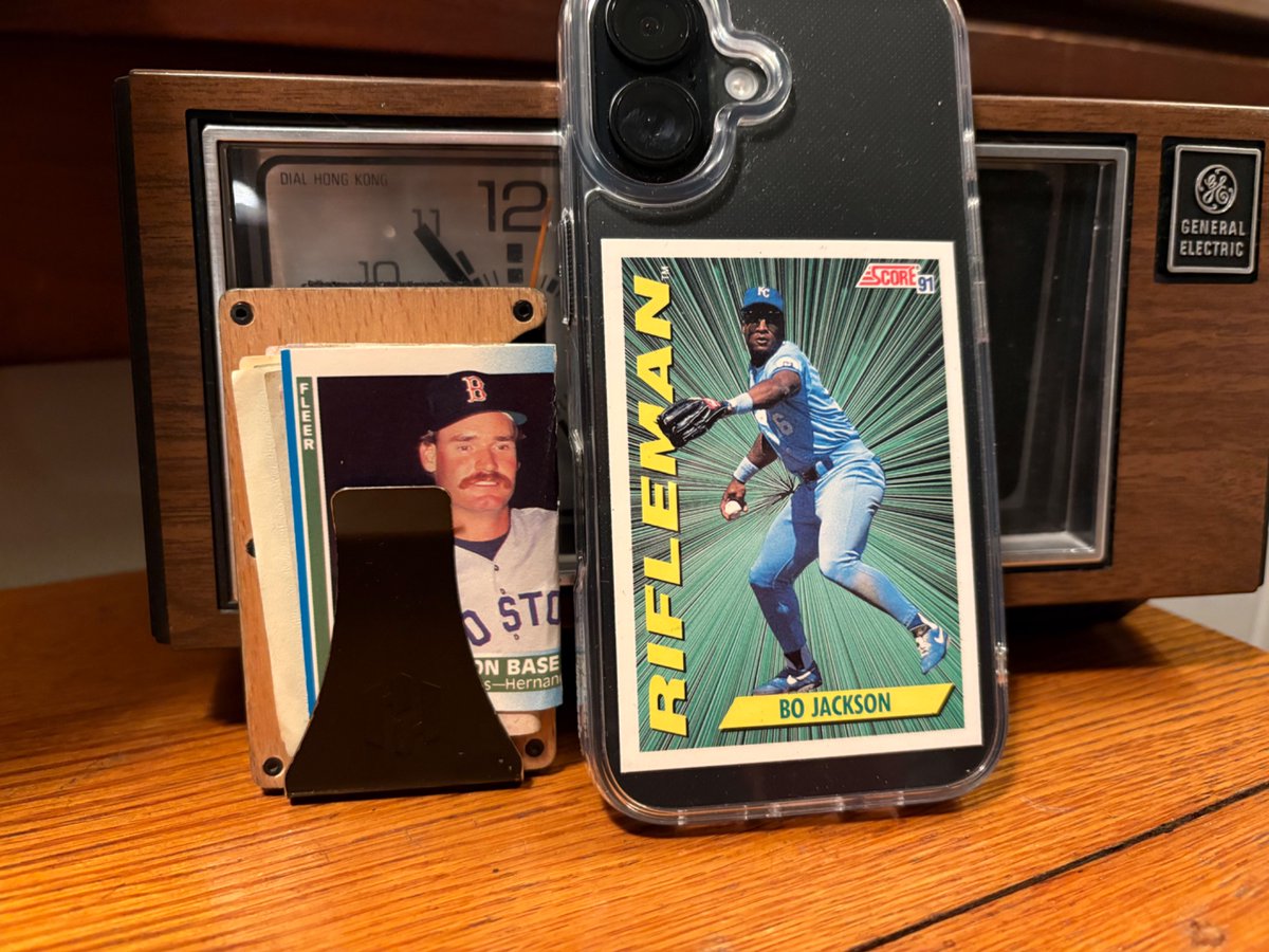 RetroCardSnaps's tweet image. Here’s what I’m rocking for all of 2026. 🤞
#walletcard #phonecard

I can’t be the only one that does this, right?