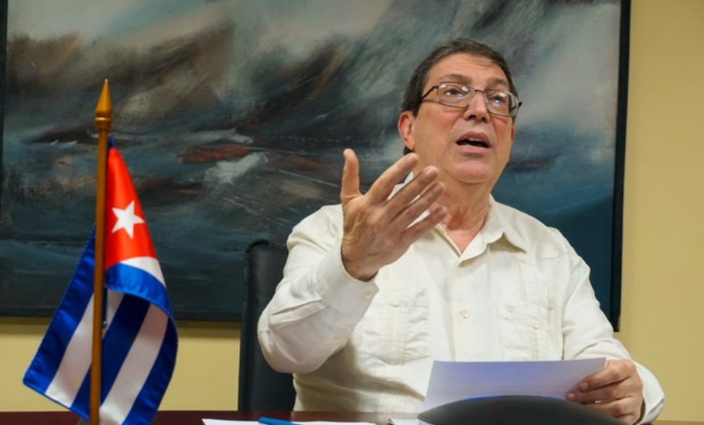 📰||El canciller de Cuba🇨🇺, <a href="/BrunoRguezP/">Bruno Rodríguez P</a>, condenó hoy la intromisión de #EstadosUnidos🇺🇸 en la región Latinoamericana y exigió fe de vida del presidente venezolano, <a href="/NicolasMaduro/">Nicolás Maduro</a> y su esposa, Cilia Flores.
👉🏻 Más en #PrensaLatina
🔗prensa-latina.cu/2026/01/04/can…