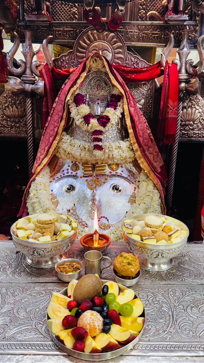 shrikalkamaa's tweet photo. 🙏🌸 #Jai #Maa #ShriKalkaJi 🌸 #Temple #GoodMorning #Daily #Aarti 🙏🌹#जय #माँ #श्री_कालका_जी🌹की #मंदिर #सुप्रभात #आरती #दर्शन #२०८२_विक्रम_सम्वत् #माघ #कृष्णपक्ष #05Jan2026 #Monday #द्वितीय #सोमवार #shrikalkajimandir.org https://t.co/8qHQzMoEV6 https://t.co/TBEaQwFGu4
