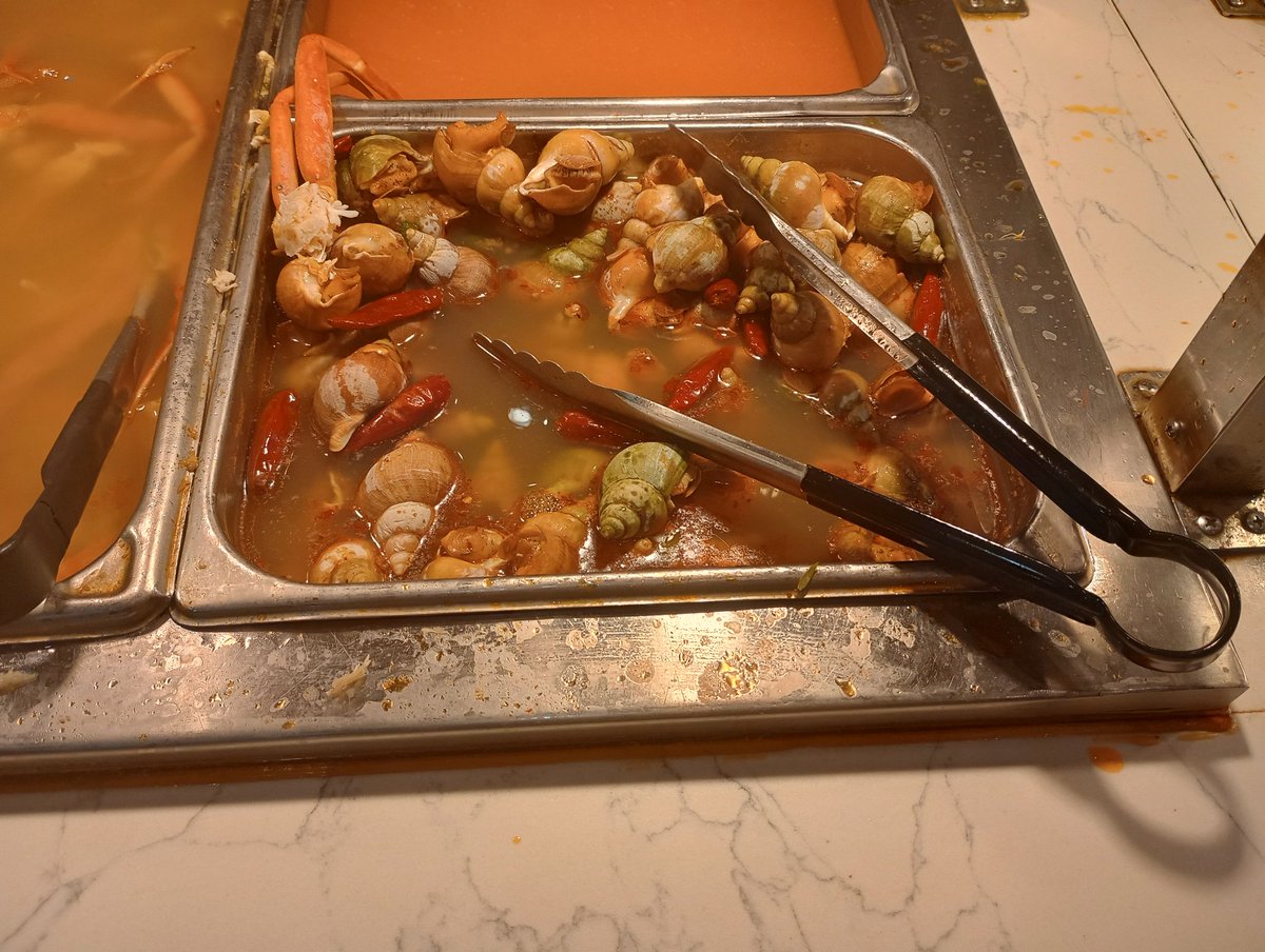 just went to a buffet place 😋