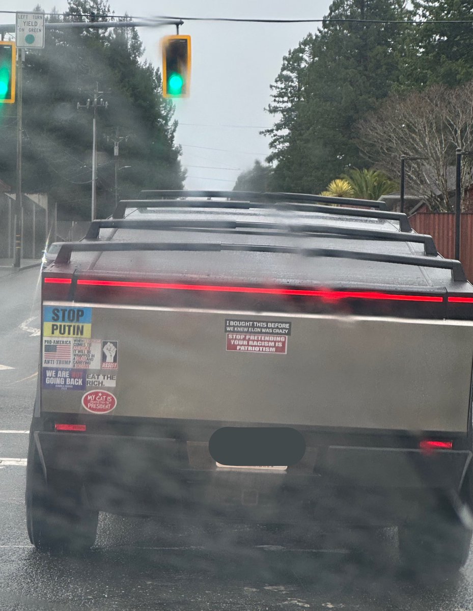 bckwdspriestess's tweet image. Performative west coast liberal cybertruck 🫩 good lord buddy