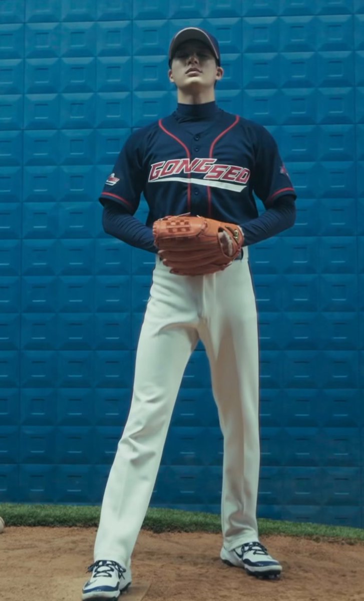 โหหหหหหหหหหหหหหหหหหหหหหหหหหหหห หุ่นเจโน่ ป๊าดดดดดดดดดดดดด ขายาวมาก เท่มากอะ เหมือนพระเอกอนิเมะมาก