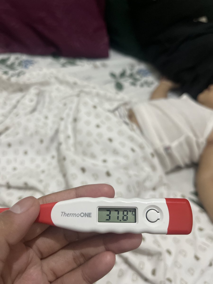 Musdot's tweet photo. Maunya pelukan mulu ya nak🥺 gpp abis ini sehat terus yaaa cintaku🤲🏻 https://t.co/cQrXK8upEH