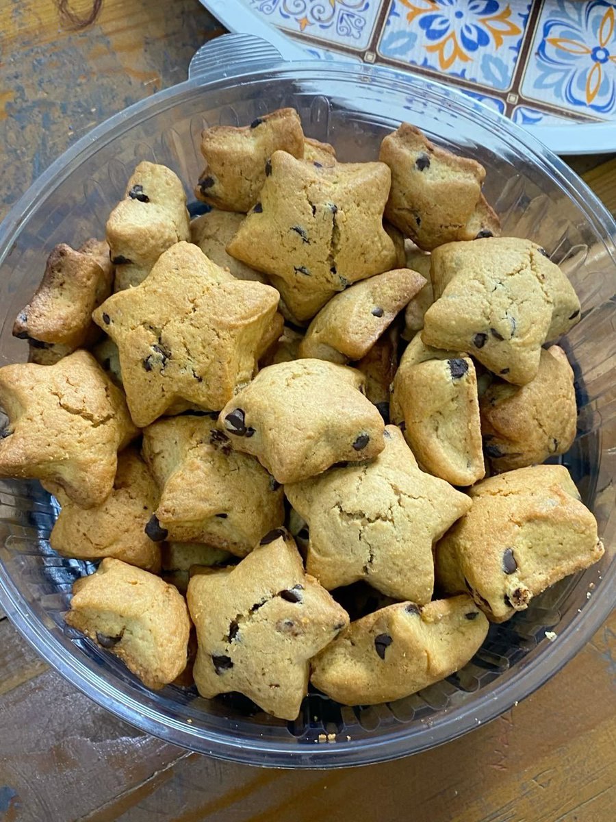 heart_jpg's tweet photo. star shaped chocolate chip cookies https://t.co/UBeCCRpk3l