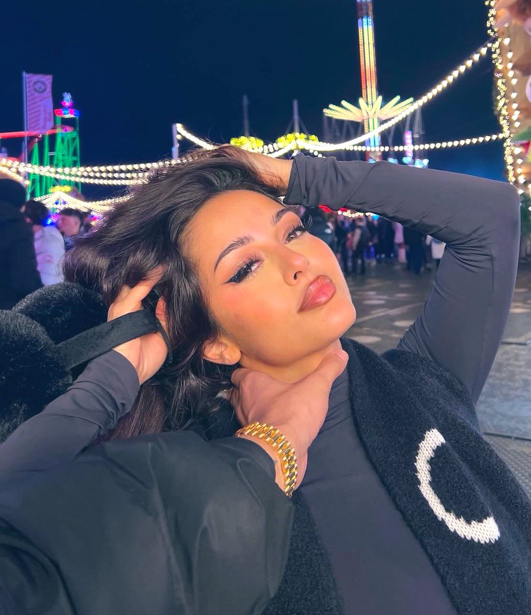 SumptuousSin's tweet image. • The way he takes my breath away. 💕