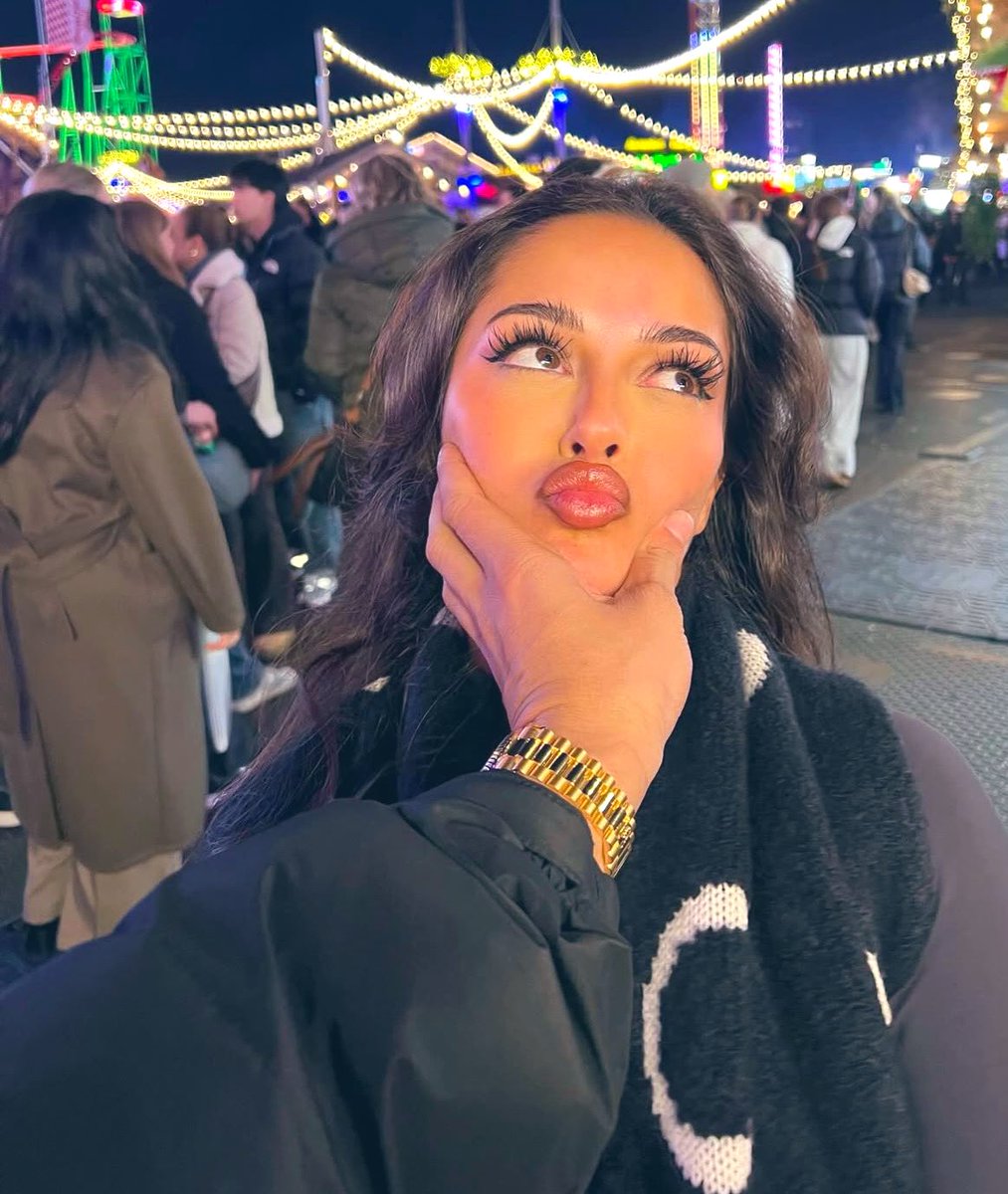 SumptuousSin's tweet image. • The way he takes my breath away. 💕