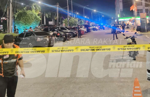 SinarOnline's tweet photo. Lelaki maut ditembak ketika makan di restoran

Kejadian itu berlaku semasa mangsa sedang makan di restoran terbabit.

Artikel: https://t.co/5Wa0YGkkRl

#sinarharian #beritaterkini #tembak