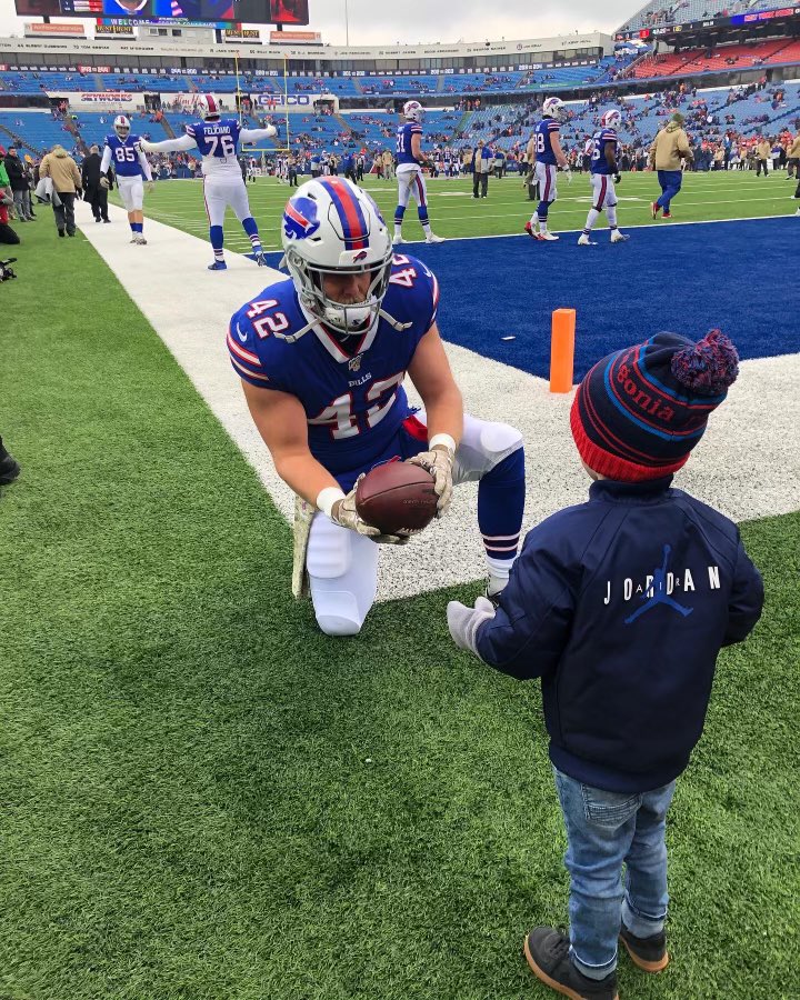 PatDiMarco42's tweet image. Highmark Stadium will always be special. Cold nights. Loud crowds. Meaningful games. Moments you never forget.

So grateful for the memories made on that field and the people I shared them with. Some places just stick with you forever. 🏟️💙🦬