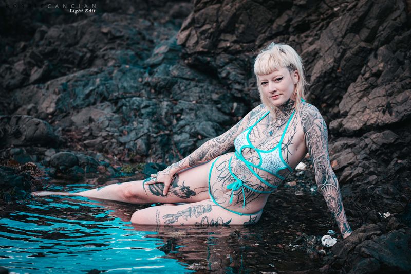 NZsHottest's tweet photo. Tattoos meet tide with bold, confident energy. Beach vibes, booty-forward poses, and unapologetic sexiness. 🌊🔥
#InkedBabe #BeachShoot #Tattoos #ConfidentEnergy #BootyFocus https://t.co/oCyMrKMYHp