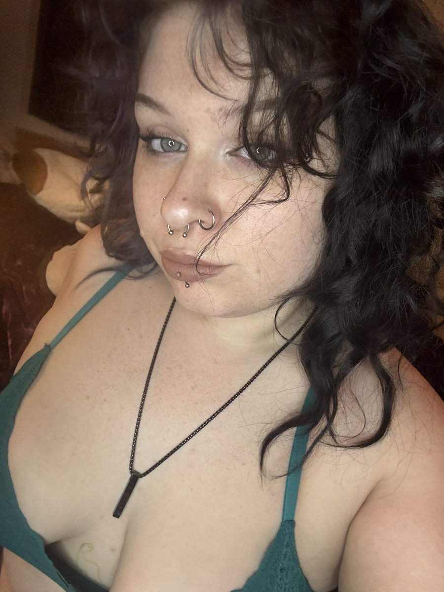 where’s all the foot fetish people that what to buy me cute new shoes 🥹😻