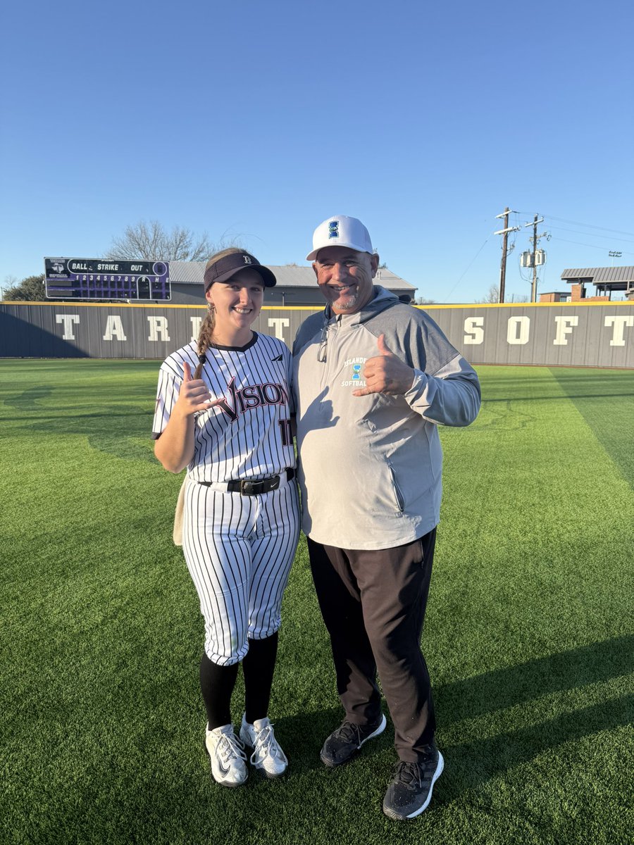 AnnaTurner29's tweet image. Thank you @TarletonSB for hosting an awesome camp! I enjoyed my time out in the field and appreciated all the coaches insights! @Coach_Cump @StefPhillips4 @nyka_wood @ACU_Softball @coachkoons @catrin_hoffman @IslandersSball @GoCoacher @coachsuire @bhs_tiger @VisionArkansas