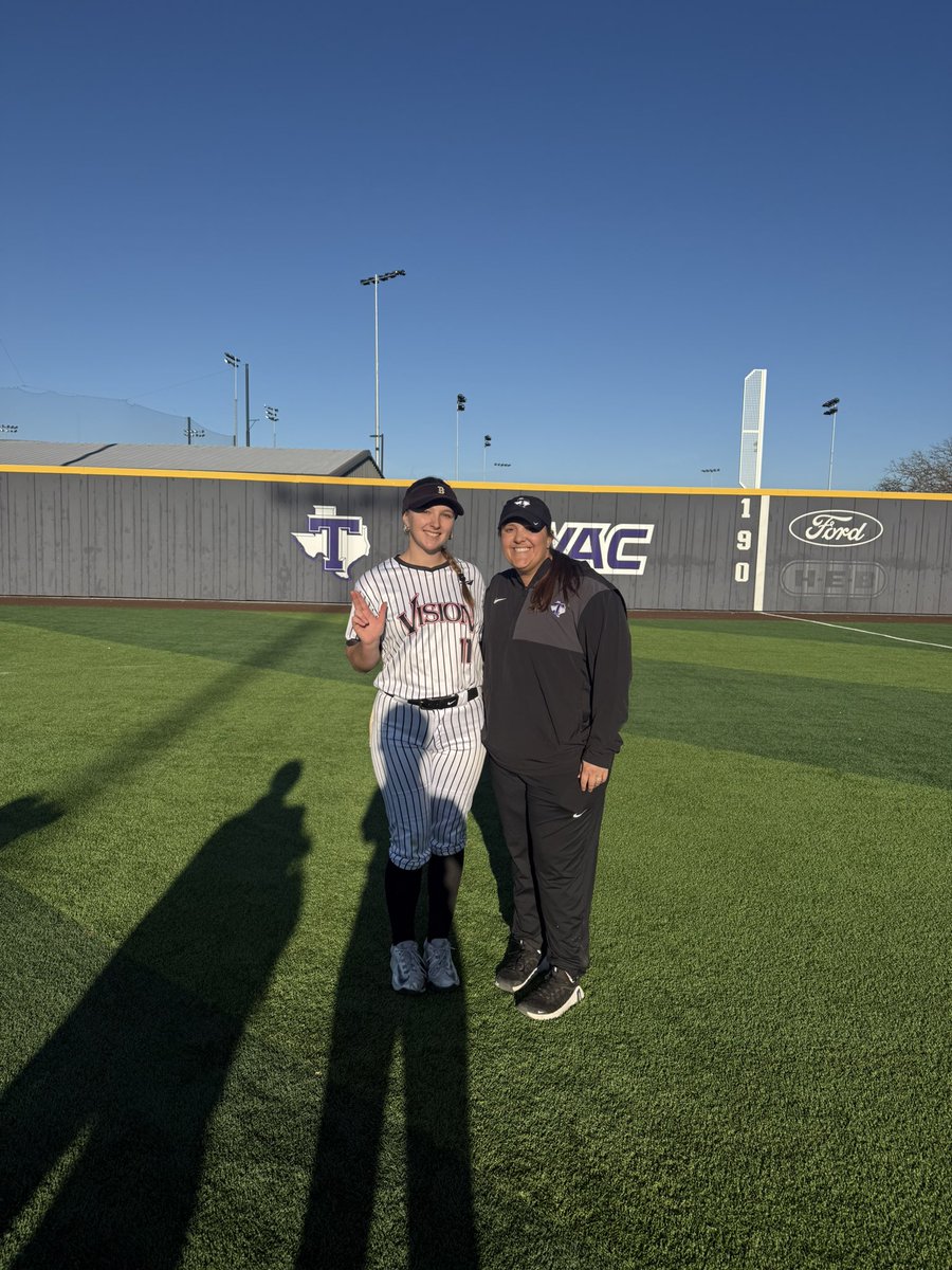 AnnaTurner29's tweet image. Thank you @TarletonSB for hosting an awesome camp! I enjoyed my time out in the field and appreciated all the coaches insights! @Coach_Cump @StefPhillips4 @nyka_wood @ACU_Softball @coachkoons @catrin_hoffman @IslandersSball @GoCoacher @coachsuire @bhs_tiger @VisionArkansas