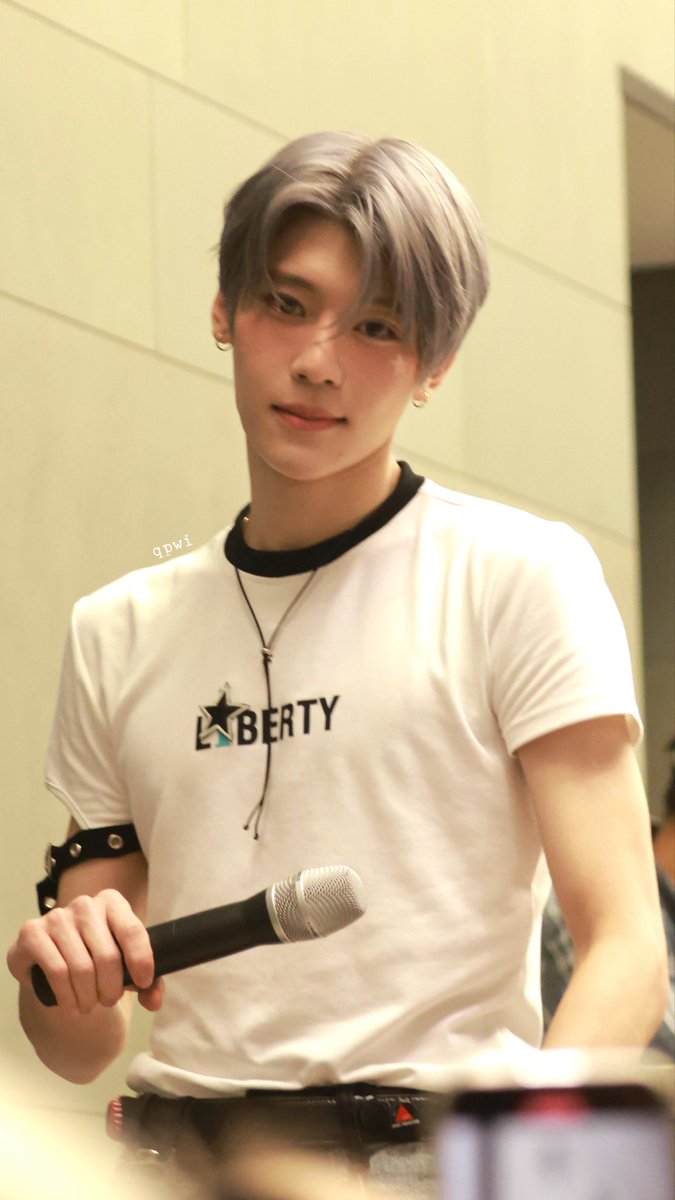 IYKYK91's tweet photo. 250419
🥺

#시온 #SION #シオン #NCTWISH https://t.co/uYde1vd2Gq