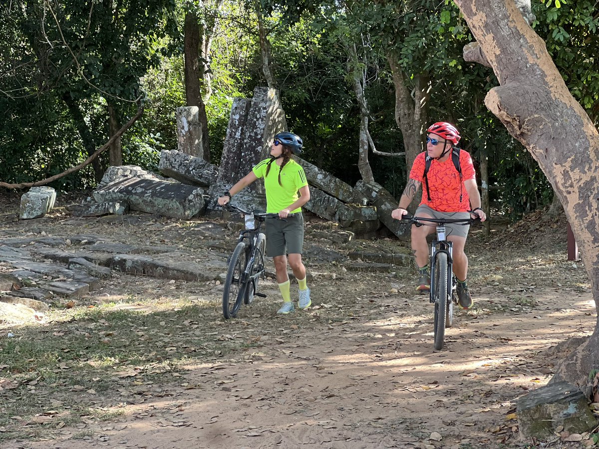 ChhetPoleak's tweet image. Cycling Off Road In Jungle To Explore World Heritage Site Temple In Angkor Park ( Angkor Wat, Angkor Thom, Bayon, Elephant Terrace &amp;amp; Ta Prohm Tomb Raider Temple) 
.
Poleak Official English &amp;amp; Cycling Tour Guide In Siem Reap 
WhatsApp +855 93 437 455
#angkorguide #cyclingguide