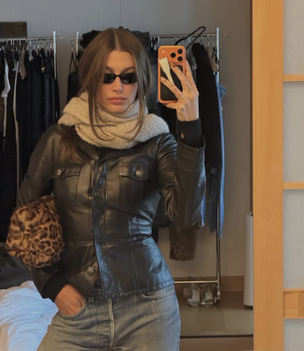 enchinada's tweet photo. ~ 📌 | Tendencias
Siempre que quieran saber qué es lo que se viene, miren los posteos de ✨Hailey Bieber✨
🍂❄️ El Otoño-Invierno 2026
Armó análisis 🧵
#FW26 #Tendencias2026 #HaileyBieberStyle #ModaOtoñoInvierno https://t.co/2WNXTyiBYP
