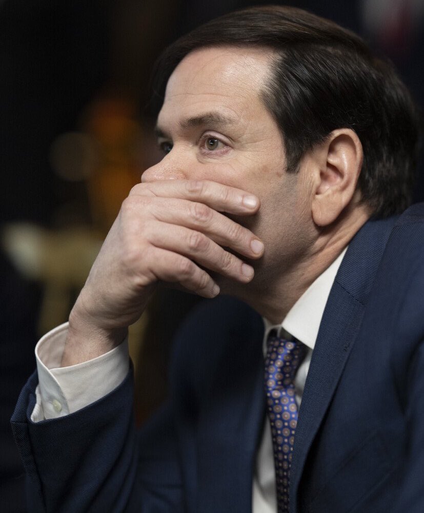 armando_regil's tweet photo. Misma expresión de los Secretarios de Estado:

Marco Rubio en la captura de Maduro.

Hillary Clinton en la captura de Bin Laden. 

Honestamente, si Estados Unidos no lo hiciera, nadie más lo haría. Aunque les duela a muchos. https://t.co/OjrOi1kkQO
