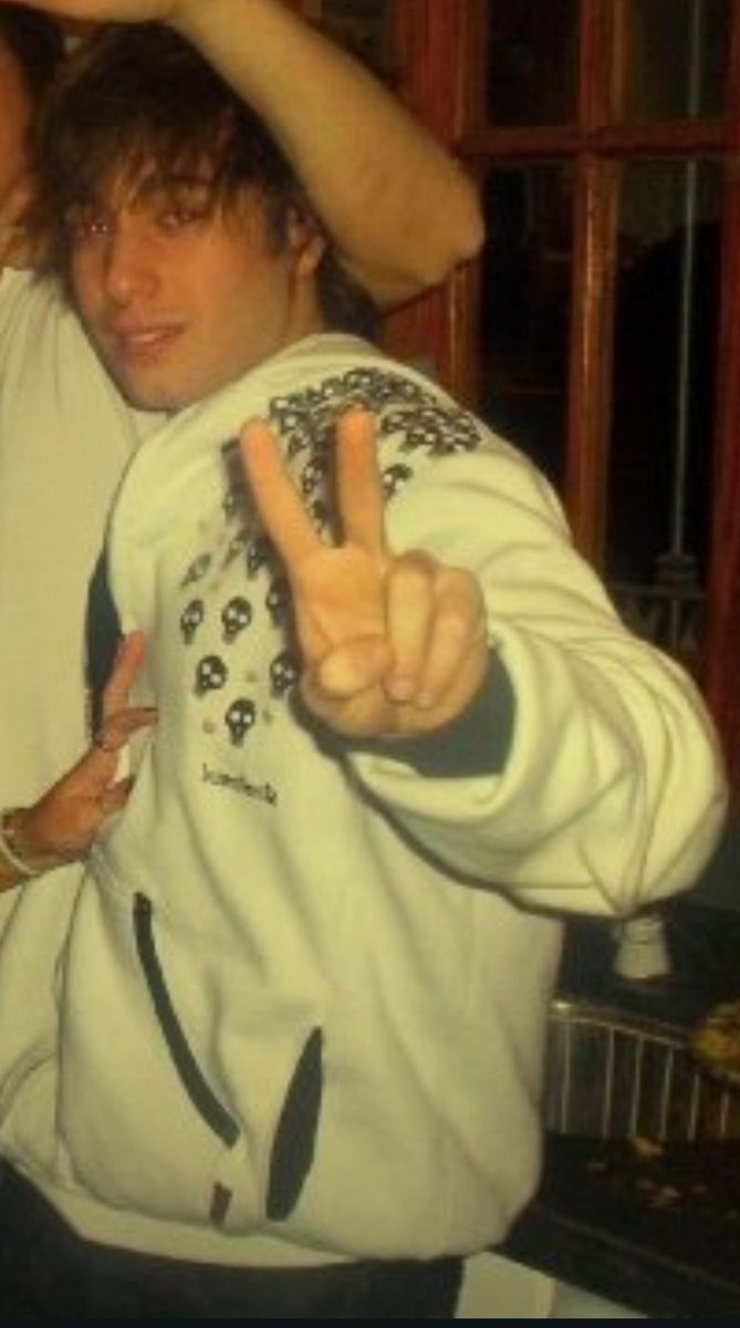 chadfonsin's tweet image. eu @AgustinLaje vos no sos el mismo que, en el mismísimo 2013 que muere Chávez, militabas en una orga K ligada a Pablo Carro en Córdoba? No me hagas sacar los vídeos tuyos cantando "somos de la gloriosa juventud peronista"