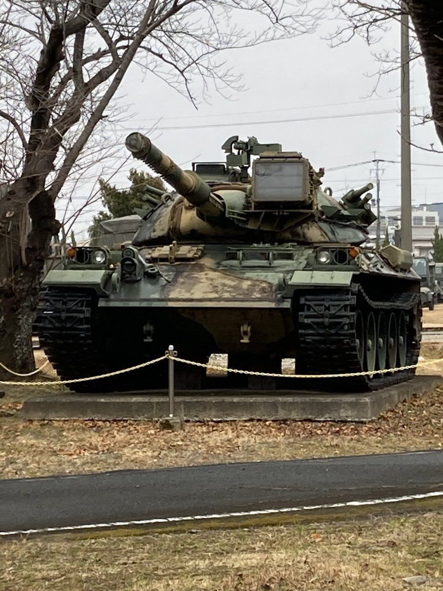 kgc10shin's tweet image. コレ乗ってマックのドライスルー行きてぇ〜👩🏻‍🚀🍔🍟
#陸上自衛隊 #戦車 #74式