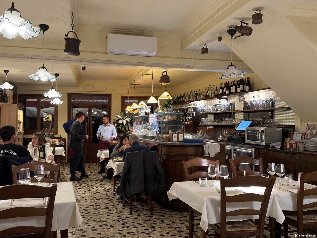 This Venice food tour makes you feel like a local and is packed with great food and hints and tips for making the most of Venice thetraveltemple.com.au/venice-food-to…