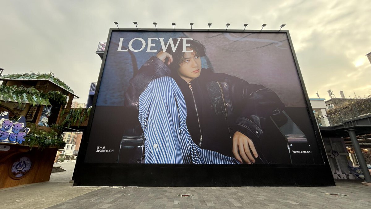 mtjuju816's tweet image. Check in กำแพง Dongjiao 
LOEWE Spring/Summer Collection
น้องหล่อมากเลย อยากเห็นรูปเต็มแล้ว  💚