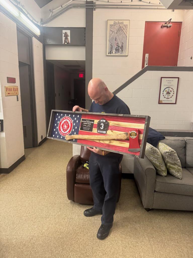 PghFireFighters's tweet photo. Congrats to Master Firefighter Darrin Kelly, retiring after 25 &amp; a half years of service with the @Pittsburgh Bureau of Fire &amp; many years of service with the Local 1 Board &amp; as @aclcpgh Labor Council President. Today is Darrin’s last, we wish you well in your retirement. 
#union https://t.co/lNlnH7jh4x