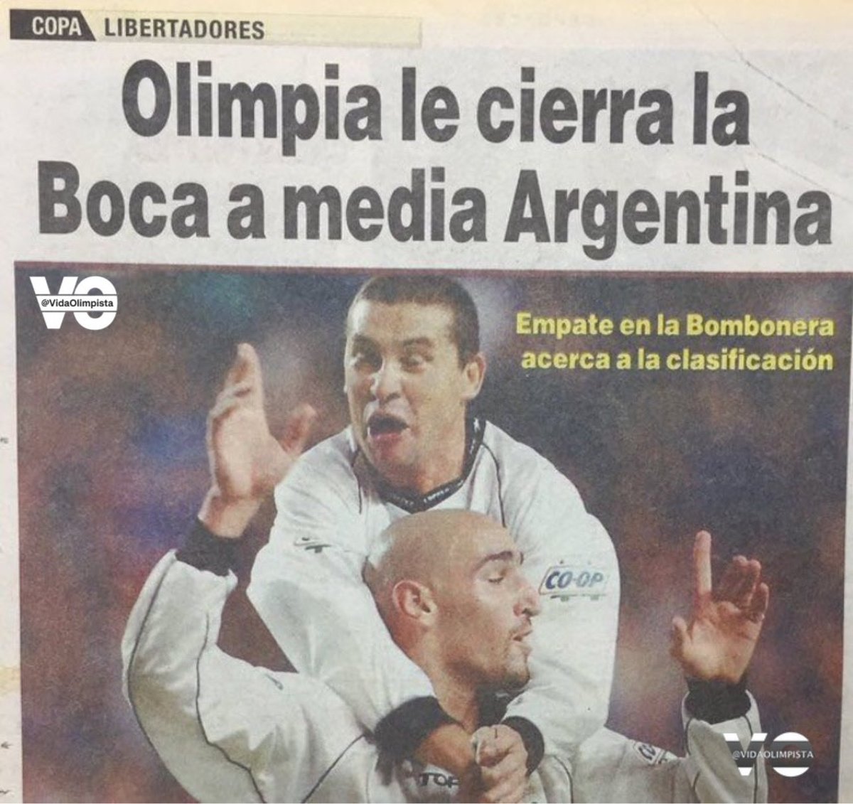 Cuando el estadio pesa…
la camiseta pesa más.
Mística copera del #OLIMPIA.

Bombonera, 2002, 4tos ida libertadores 
#OLIMPIA