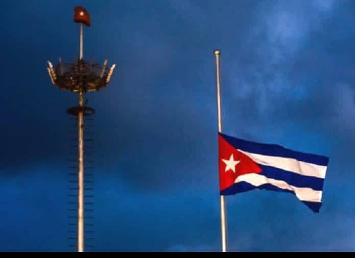 Morir por la patria es vivir, la patria los contempla orgullosa.

#CubaHonra #HonorYGloria a nuestros valerosos combatientes.