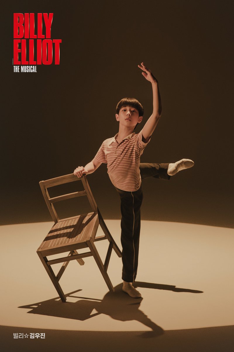 🤸뮤지컬 <빌리 엘리어트> 개인 포스터 공개

하나만 물어볼게요. 
우리 애가 정말 가능성이 있는 건가요?

빌리 役 김우진