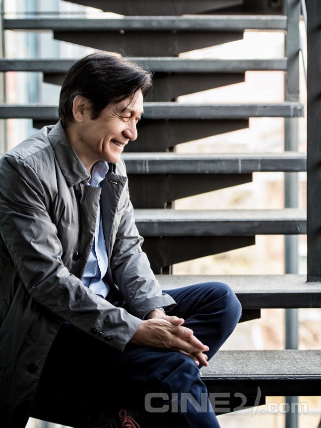 1952~2026

영화 <황혼열차>를 시작으로 <하녀> <기쁜 우리 젊은 날> <인정사정 볼 것 없다> <실미도> <라디오 스타> 등 수많은 작품을 통해 한국 영화사의 한 시대를 이끌어온 안성기 배우가 세상을 떠났습니다. 오랜 시간 스크린 안팎에서 한국 영화와 함께해온 고인의 명복을 빕니다.