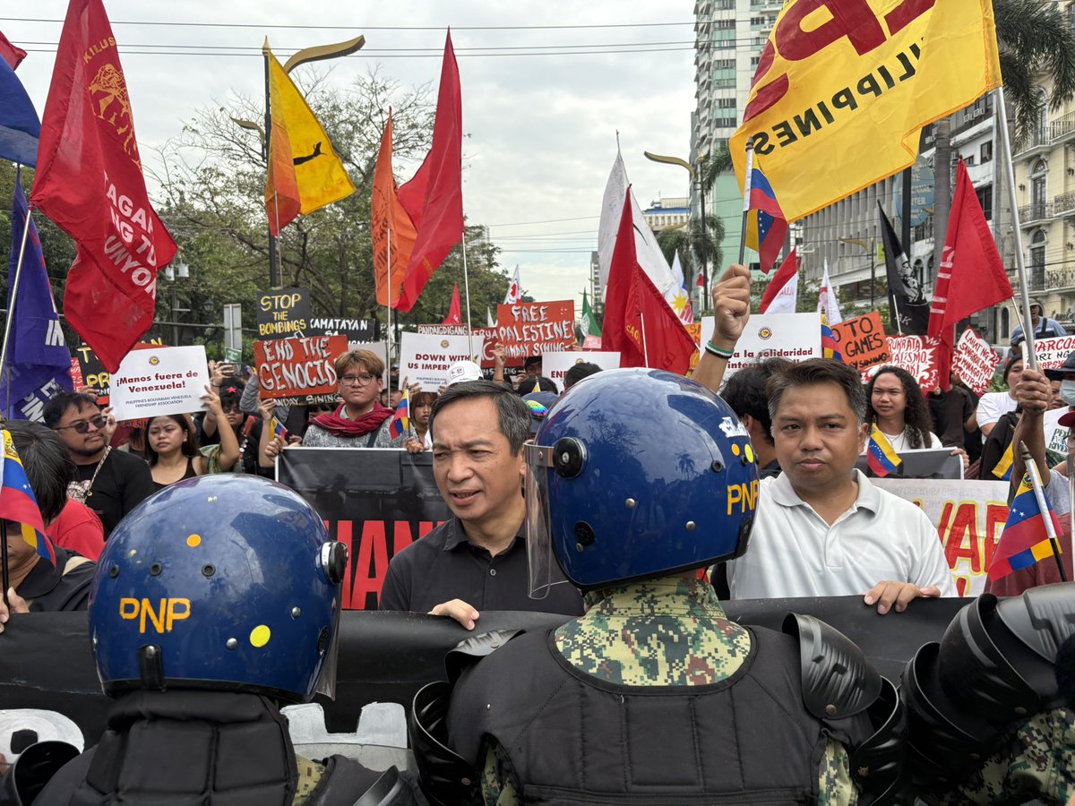 ABSCBNNews's tweet photo. Progressive groups are currently holding a protest action along Kalaw Avenue in Manila at 10:08 a.m., Monday, January 5, 2026, condemning what they describe as United States military attacks and destabilization efforts against Venezuela. | via @jeffcaparas https://t.co/6EgJj5j4KG