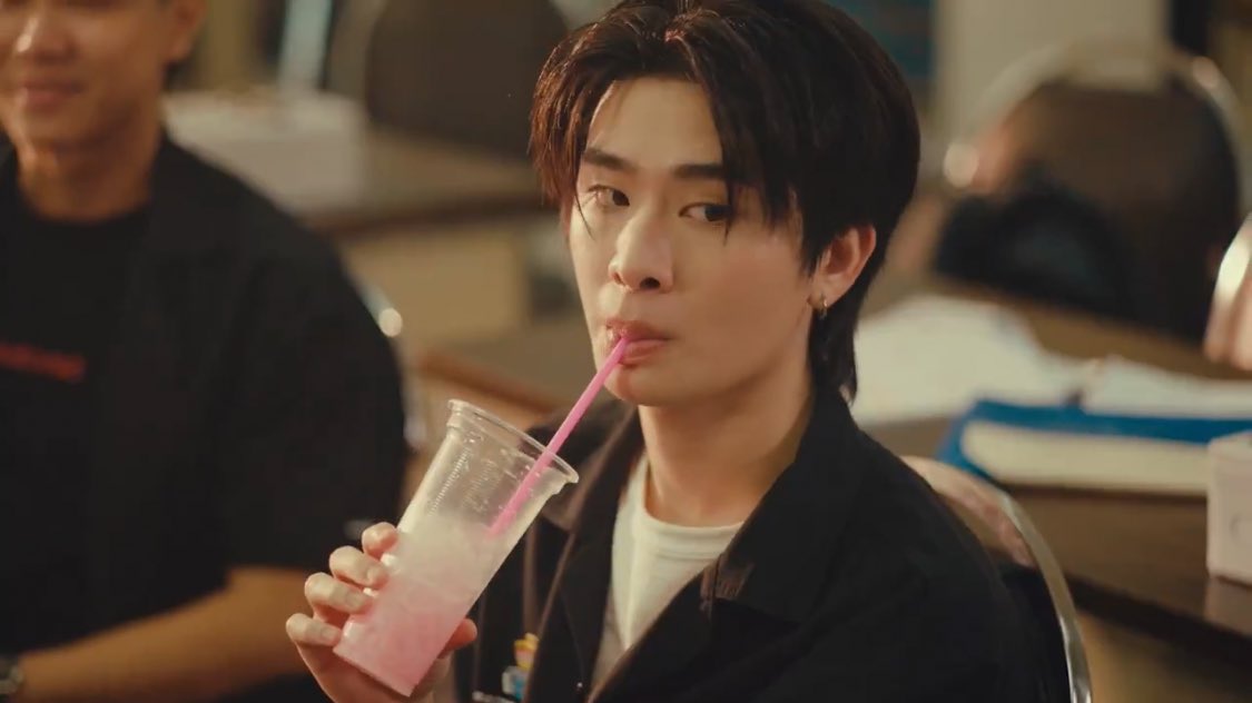 Mxl_mt's tweet image. น้องไทยเสื้อช็อปวิศวะ ต่างหูห่วง 9นาฬิกาคือถูกๆๆ 
#THAI_9นาฬิกา #THAIchayanon