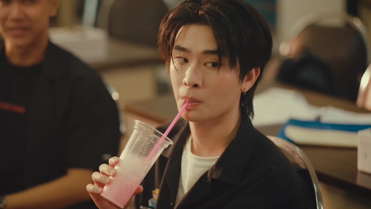 officiallybuu's tweet image. ห้ะ ไม่ไหวแย้วววววววครบสูตรหนุ่มตี๋ 9 นาฬิกา ซิกเนเจ้อเก็บครบ ตี๋ข้างบ้าน ตี๋วิศวะ ตี๋ลายสกอต หล่อมากกกกกกกกอร้านยยยยยย

 THAI 9 O’CLOCK

#BUSCOVERPROJECT 
#THAI_9นาฬิกา #THAIchayanon