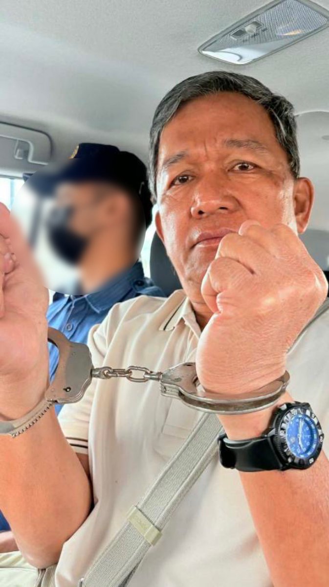 nabunturanguy's tweet photo. Still looking defiant after being captured. Ito talagang mga animal na ex-military generals na ito, nabigyan lang ng pabaon ni Duterte, ibinenta na ang kaluluwa at isinumpa pa ang bayang nagbigay sa kanila ng ranggo at ginhawa sa buhay.  Mga walanghiyang katulad ng idolo nilang mamamatay-tao!