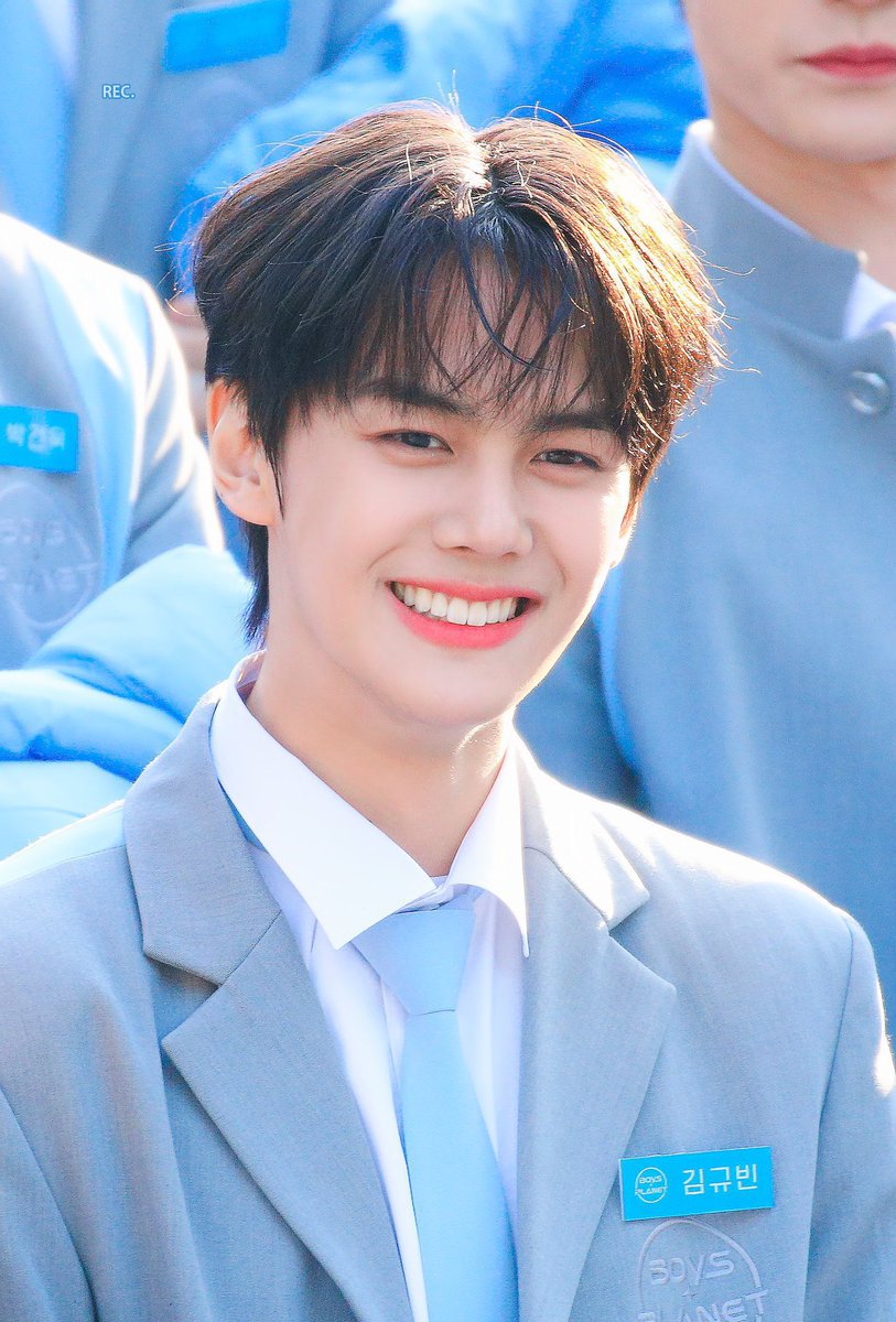 babygyuvin's tweet image. 서툴고 풋풋해서 더 소중한 스무살 규빈이 안녕 🫂