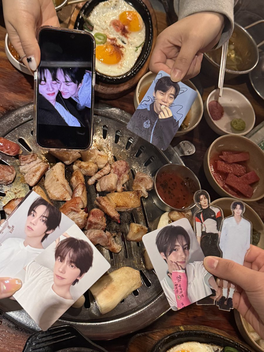 eiduj's tweet image. 히히🖤🖤