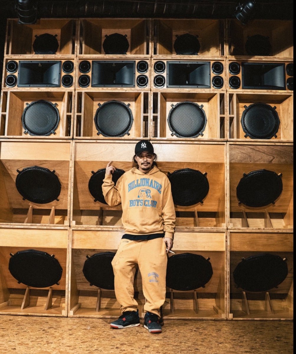 str_m26's tweet image. This is ARTICAL PRIDE SOUND SYSTEM🔥😎🔊
ようやっと年末にお披露目できました！！
色予想当たった人ゼロでしたw
これが俺のサウンドシステムだよ！！これから日本中やばい音鳴らすからよろしくね！😏🔥🔥🔥
#articalpride #soundsystem #reggae #dancehall