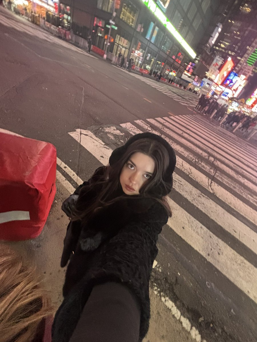 __wayjay's tweet photo. photos of me from new yorkkkk :p https://t.co/z0TLPpRXek