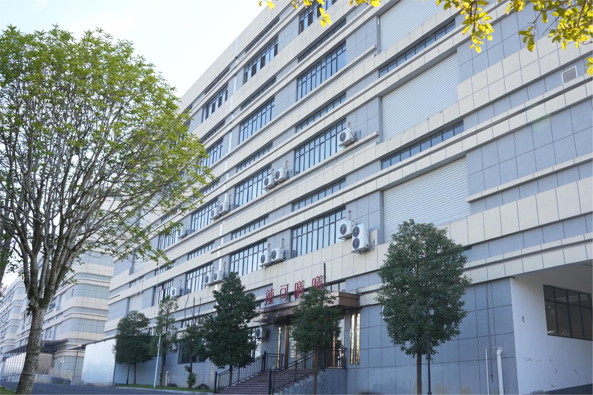 SpicyRL7D's tweet image. Walk in and you can tell—it’s well run. ✅
 That’s the Lakexixi factory.
 Bright, orderly, and built for quality. 🏗️
 What part should we show next? 👀👇
 #LakexixiFactory #MadeRight
#snack #Food #Trader