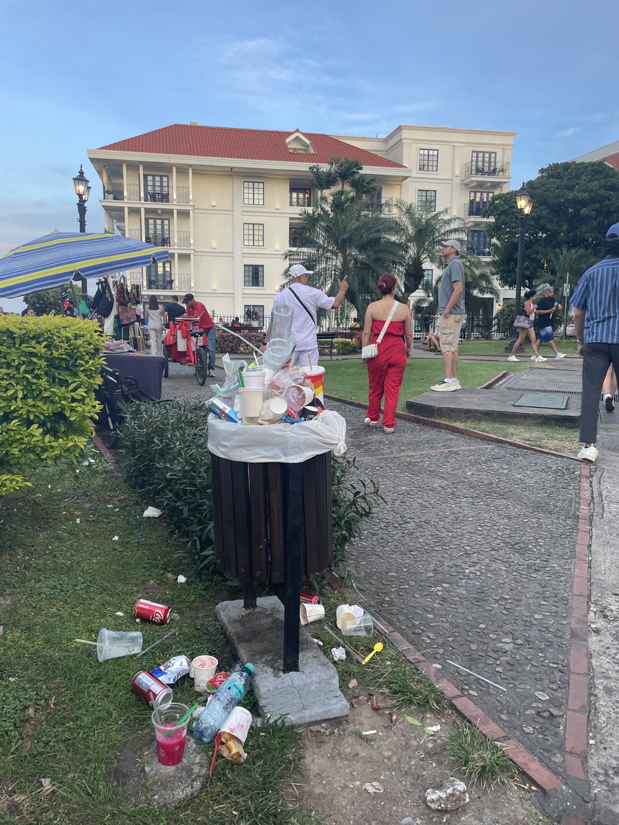 Realidad de domingo de visita al Casco Viejo de Panamá y con demasiados turistas y lo que ven en Panamá 🇵🇦 ⁦<a href="/ATP_panama/">Autoridad de Turismo de Panamá</a>⁩ ⁦<a href="/Panamaalcaldia/">Alcaldía de Panamá</a>⁩ ⁦<a href="/AAUD_Panama/">Autoridad de Aseo</a>⁩