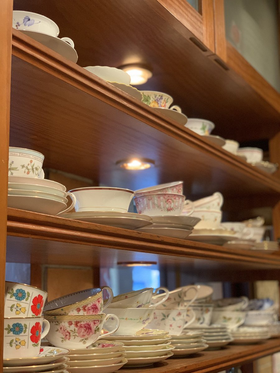 2026/1/5
この場所での営業は2026年3月末まで

🎀【残り営業日数、あと 61 日】🎀

長い時間を重ねてきたこの空間も、
いまは静かに終わりへと向かっています。

それでも変わらず
紅茶を淹れ、扉を開け、
皆さまをお迎えする日々です。
ふとした午後の一杯が
誰かの記憶に残りますように🫖