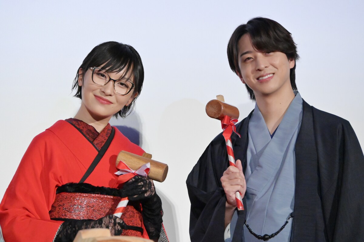 迷宮のしおり」ヒット祈願🎍／ 新しい学校のリーダーズSUZUKAと