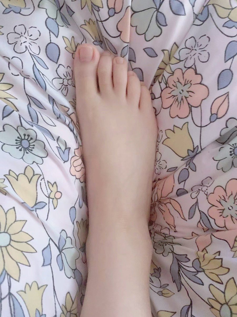 yiyi22125's tweet photo. 大哥你那玩意还没有我的脚趾粗你就别发给我丢人现眼了，我都懒得恶心你 https://t.co/UP4BJRBO7c