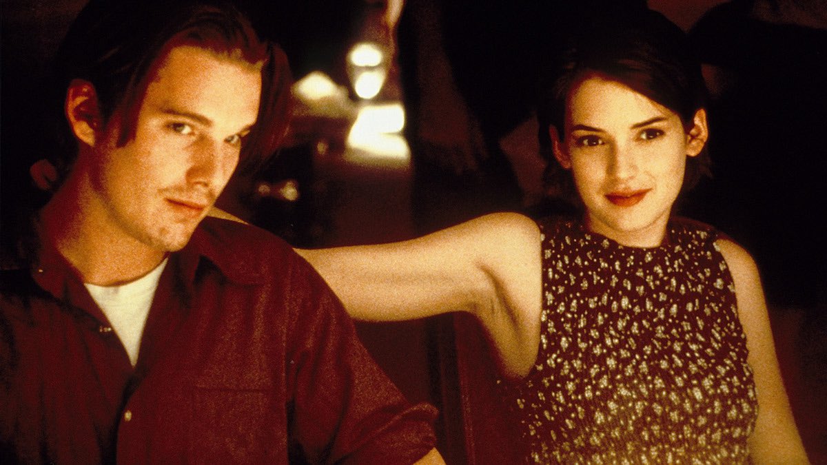 bamadbd's tweet image. 【ストシンのエモい所をややこしく解説】
チャプター2登場のロビン役マヤ・ホーク
彼女の母はキルビルのユマ・サーマン
そして父はイーサン・ホーク
イーサン・ホークは映画、
『リアリティバイツ』でウィノナと共演
ウィノナ・ライダーはストシンで、
ウィルの母親役を演じている

エモい〜〜www…