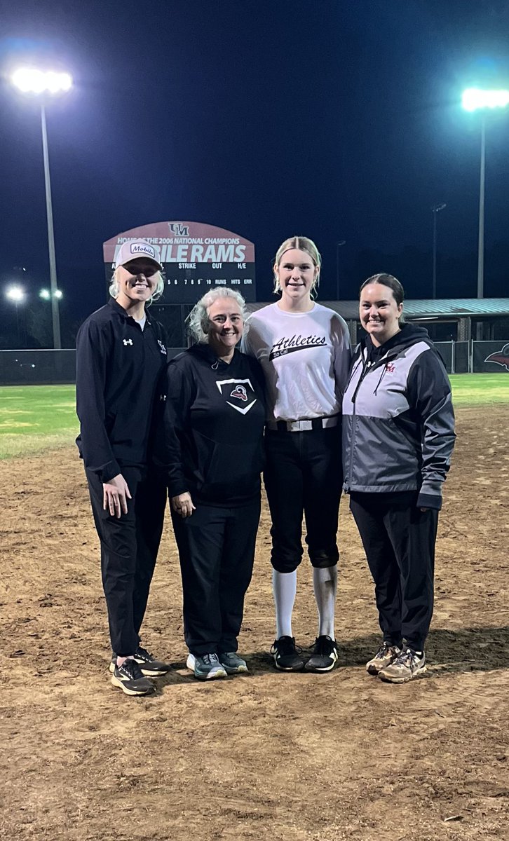 jerkins2029's tweet photo. Thank you Coach Cook, Coach Sydney and Coach Cam for a great showcase today! I enjoyed meeting each of you and look forward to seeing you in the future. 

#BeKnownUM
#Rammit
@UMRamSoftball 
@supersyd22
@camsoftball5
@SoCal_2029  
@BSherSB 
#hungrybuthumble
#softball 
#softballrecruit
​#SoftballRecruiting
​#CollegeSoftball
​#StudentAthlete
​#GradYear2029