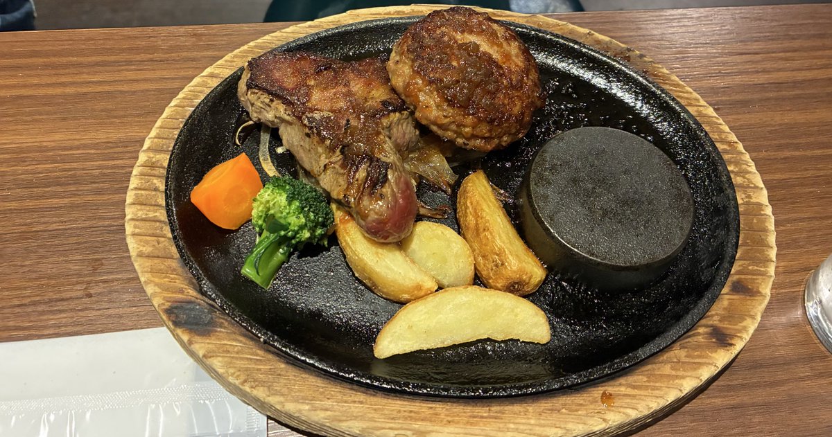 久しぶりのあさくま🍖

メインの待ち時間の間に
サラダ×2
カレーライス×2
コーンスープ×2

食べ過ぎたーーー(T ^ T)

そろそろメインの待ち時間を
優雅に待てる大人になりたい…

美味しかったです😋✨