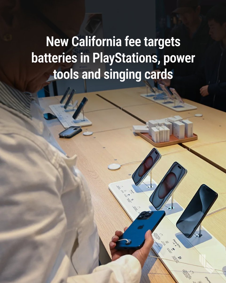 CalMatters's tweet image. Starting January 1, Californians will pay a new fee every time they buy a product with a non-removable battery – whether it’s a power tool, a PlayStation, or even a singing greeting card. bit.ly/3MUmSSS

📸 Tayfun Coskun