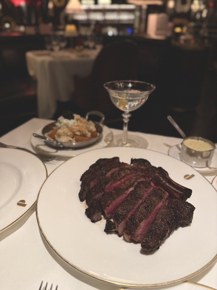 willdefries's tweet image. Hey @united is this a joke? I just flew 5+ hours in First Class and this bowl of sadness is what you serve me for dinner.

Between the 3D-printed mystery meat, the cafeteria cheese cubes, and the whole tomato I need a chainsaw to cut, this is genuinely unbelievable.