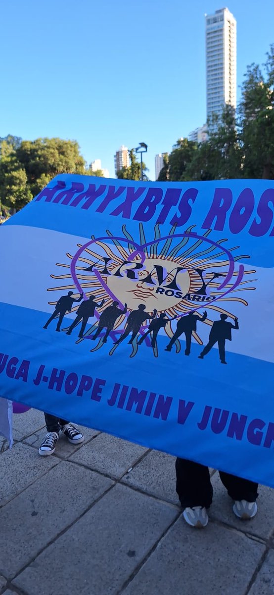 yoongisabalero_'s tweet photo. ARMY ROSARIO PRESENTE 🇦🇷💜🇰🇷 @dfallaccess @todonoticias
#btsargentina2026 #proyectomoradoarg #tourbtsarg https://t.co/CoDV5wf9KG