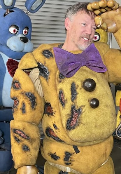 uorplefever's tweet image. the original Spring Bonnie suit from the first movie had such exposed flesh wounds I wish they kept them in