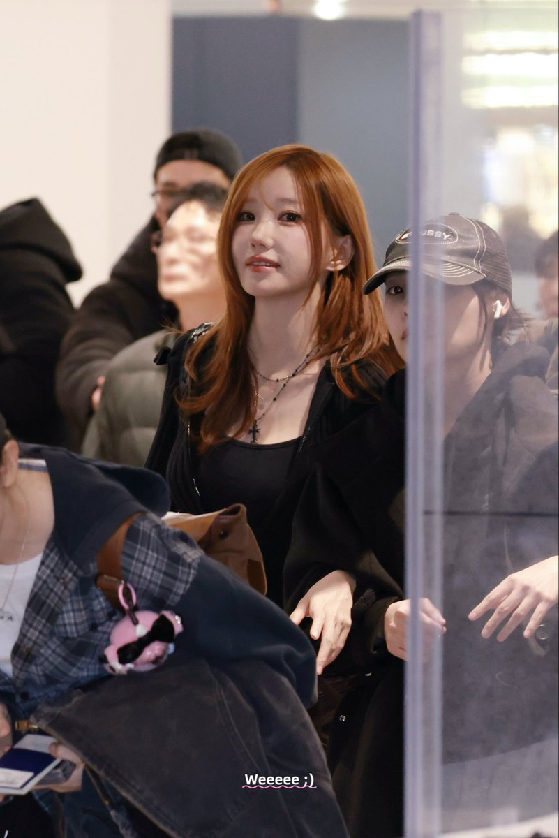 WeeeeeNata0102's tweet image. 260104_ICN_QWER_Magenta
魅力無法擋的大姐 🦊 
#QWER #큐더블유이알 #Magenta #마젠타 #이아희 #李婭熙